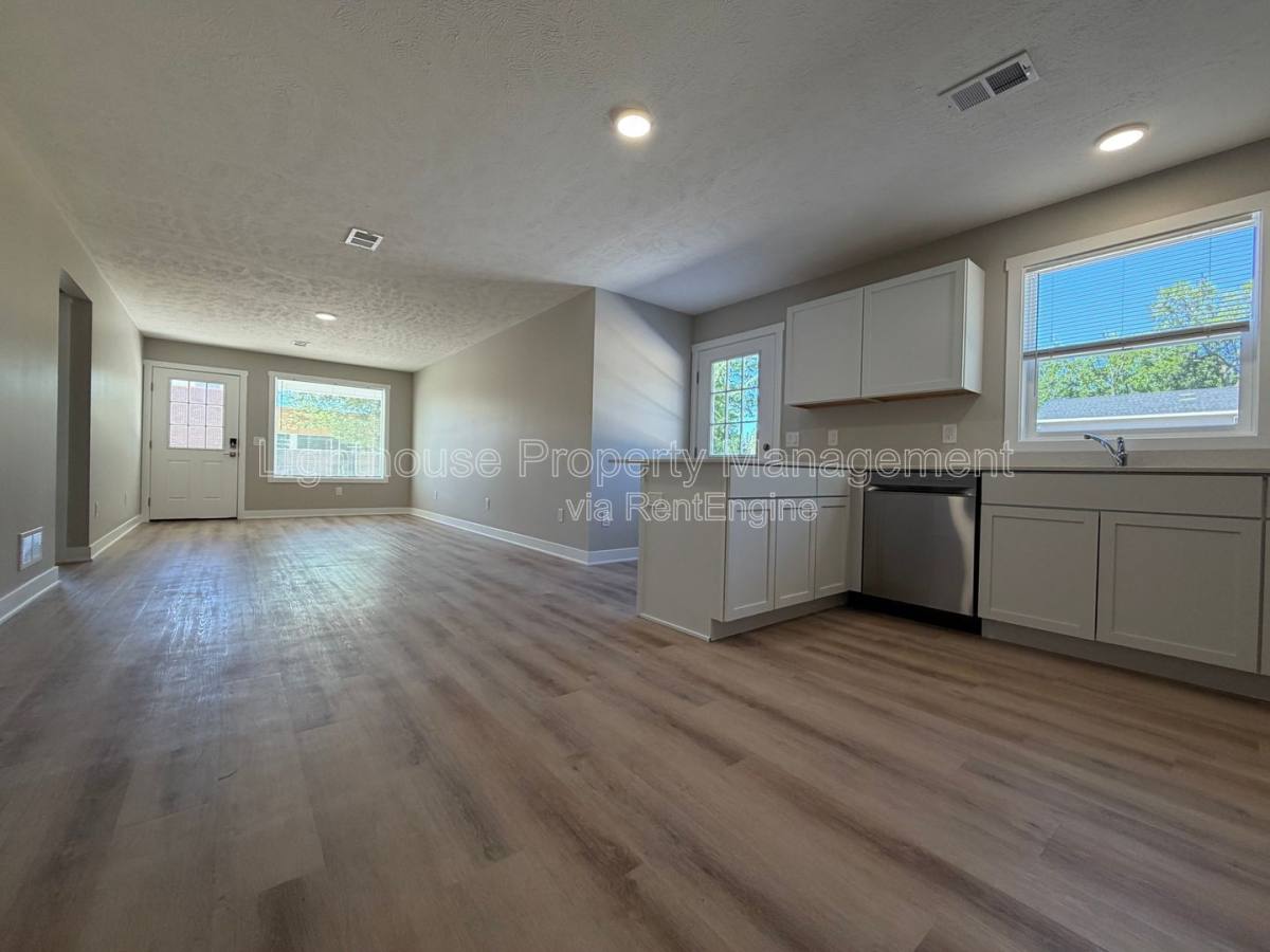 Apartment for rent at 310 Allen Ave #1, Muskegon, MI 49442