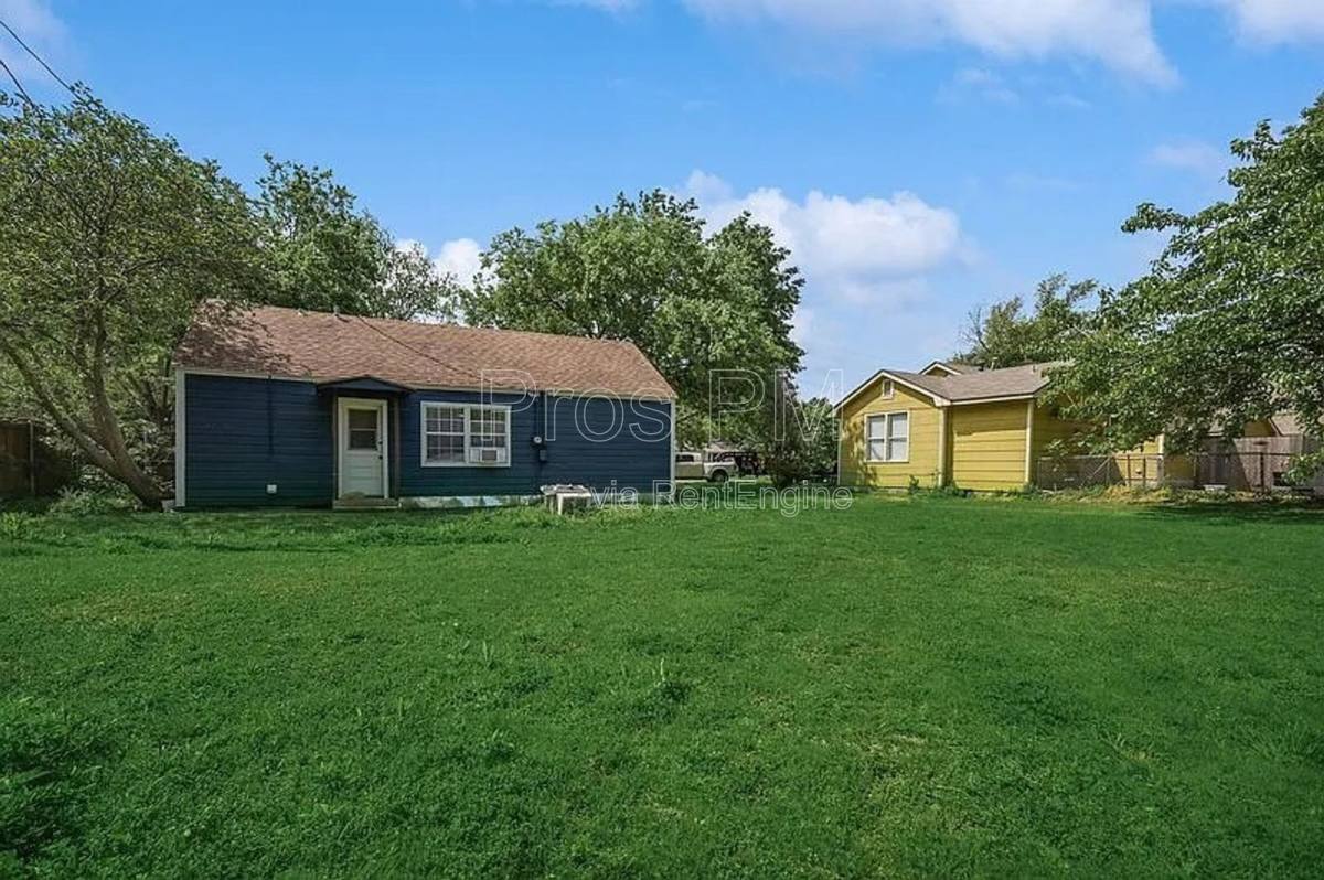 House for rent at 216 E Division St, Pilot Point, TX 76258