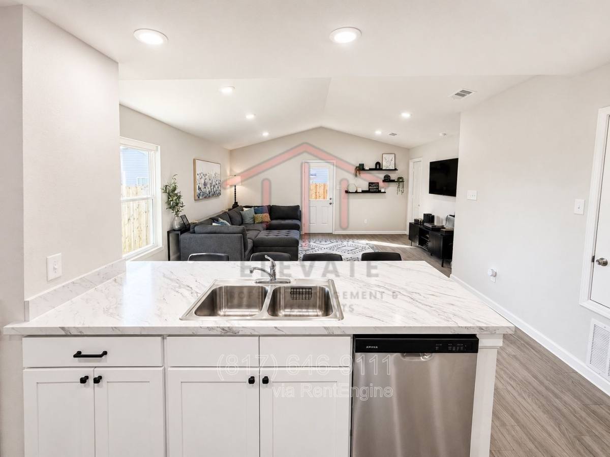 House for rent at 145 Bluebonnet Way, Granbury, TX 76048