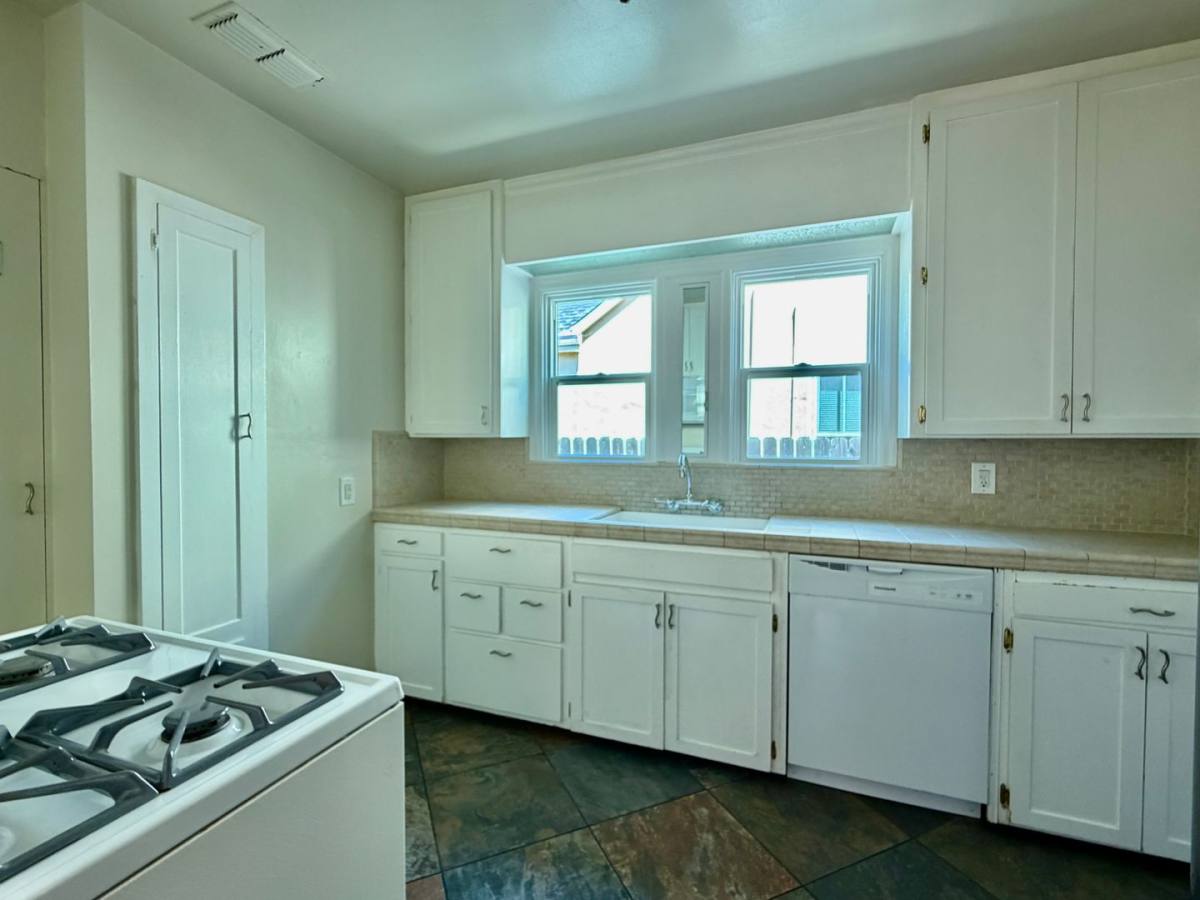 House for rent at 1941 4th Ave, Sacramento, CA 95818