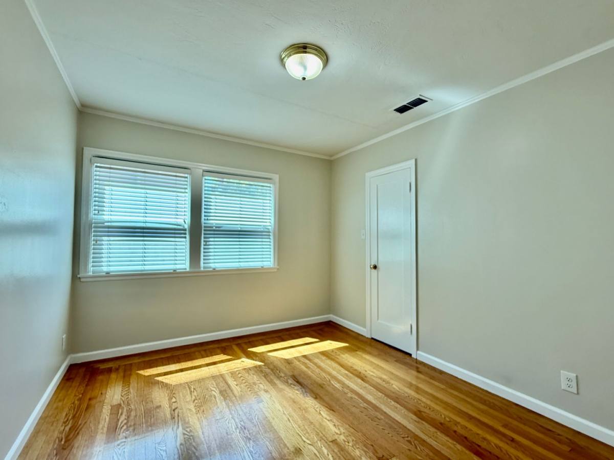 House for rent at 1941 4th Ave, Sacramento, CA 95818