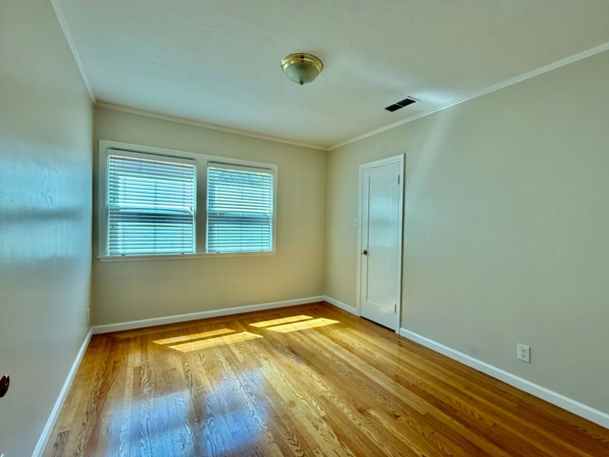 House for rent at 1941 4th Ave, Sacramento, CA 95818