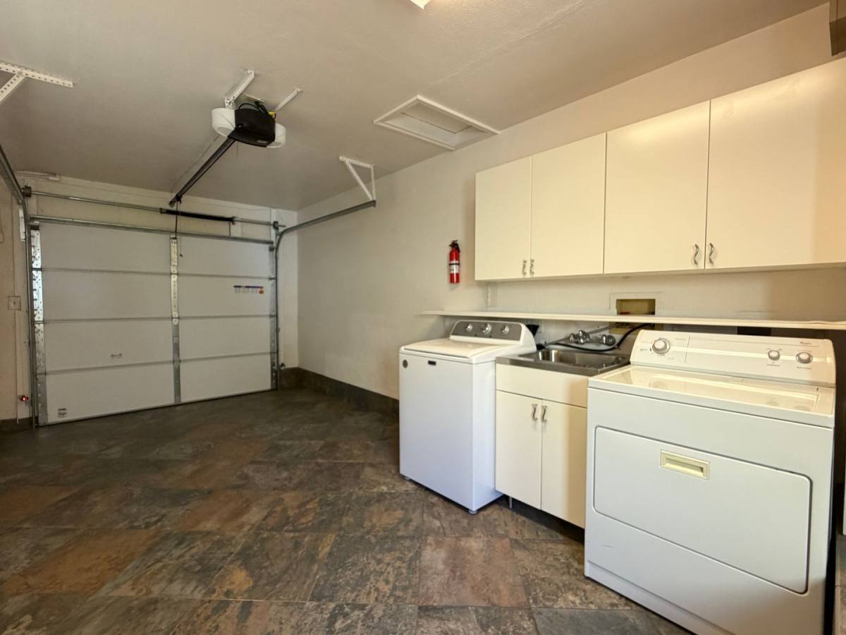 House for rent at 1941 4th Ave, Sacramento, CA 95818