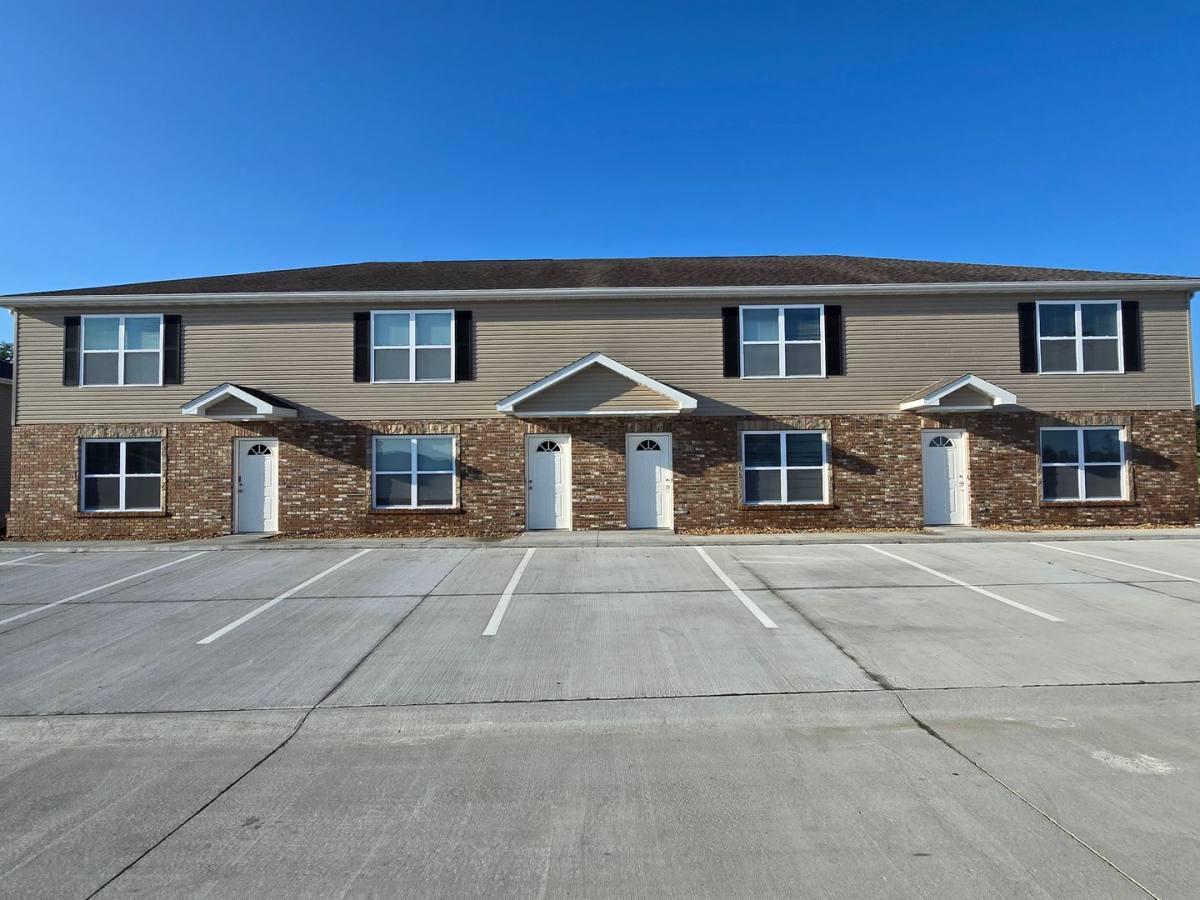 Townhouse for rent at 101 College Village Dr, Union, MO 63084