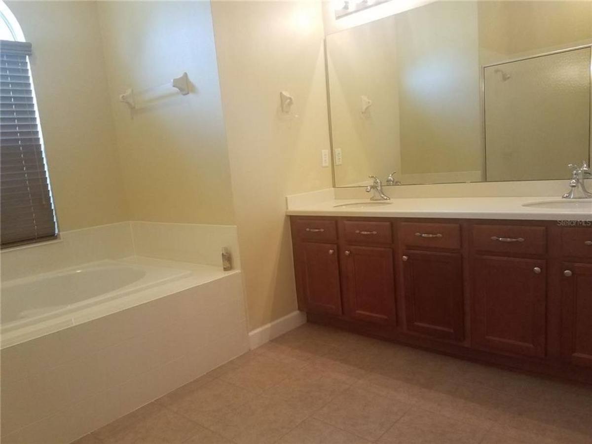 House for rent at 3033 Plymouth Rock Circle, Mount Dora, FL 32757
