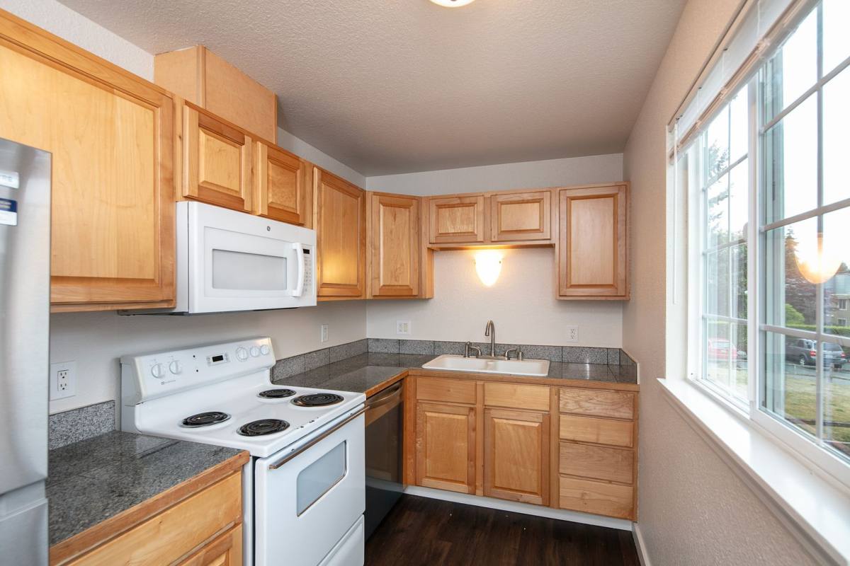 West Wing Manor, 832 W Casino Rd, Everett, WA 98204 - Apartment for Rent - Image 6