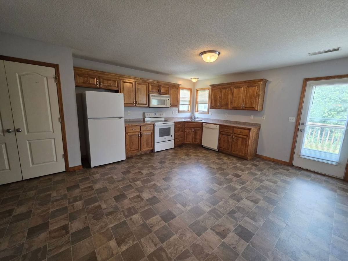 House for rent at 1942 S Powahatan Court, Independence, MO 64057