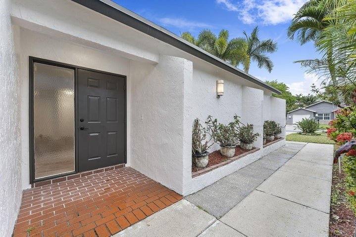 House for rent at 9180 Pine Springs Dr, Boca Raton, FL 33428