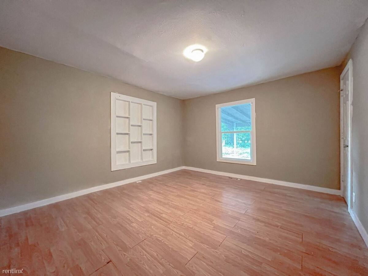 House for rent at 636 N Wilcox St, Rockdale, TX 76567