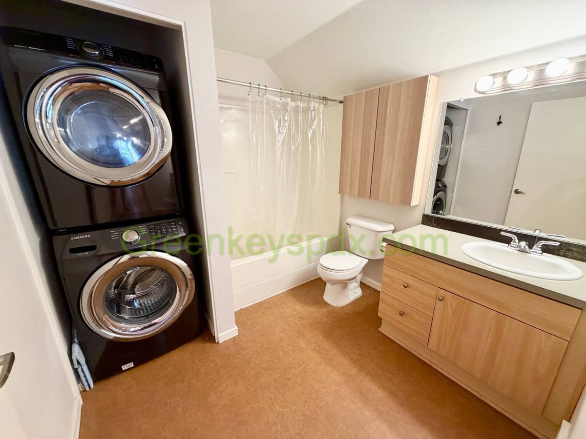 Condo for rent at 7550 N Burlington Ave, Portland, OR 97203