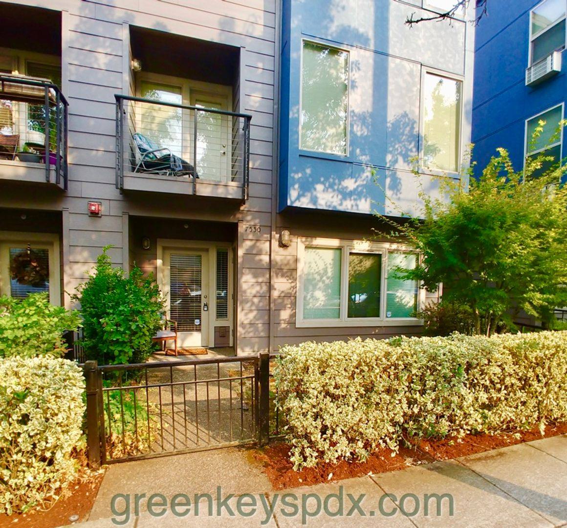 Condo for rent at 7550 N Burlington Ave, Portland, OR 97203