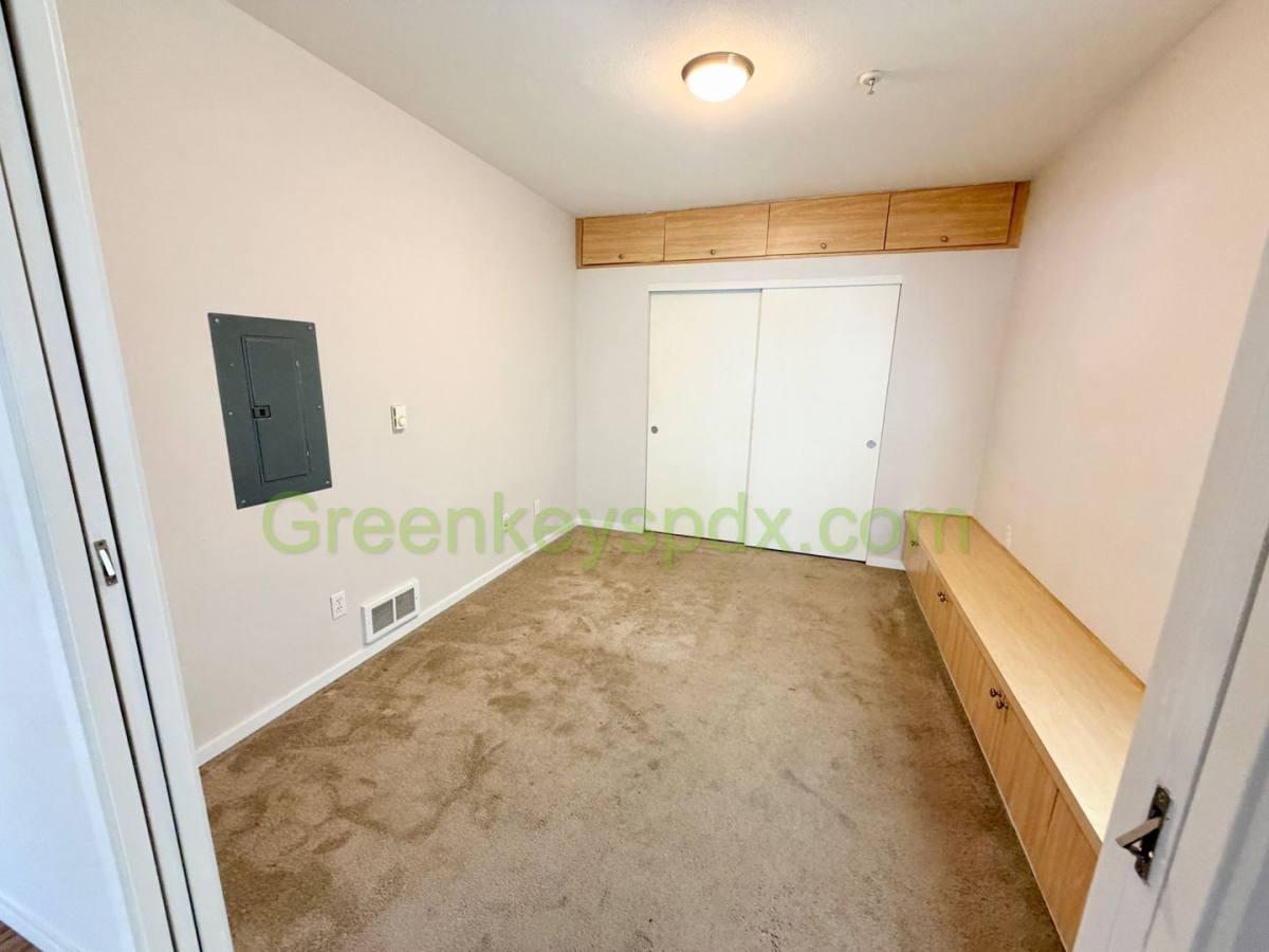 Condo for rent at 7550 N Burlington Ave, Portland, OR 97203