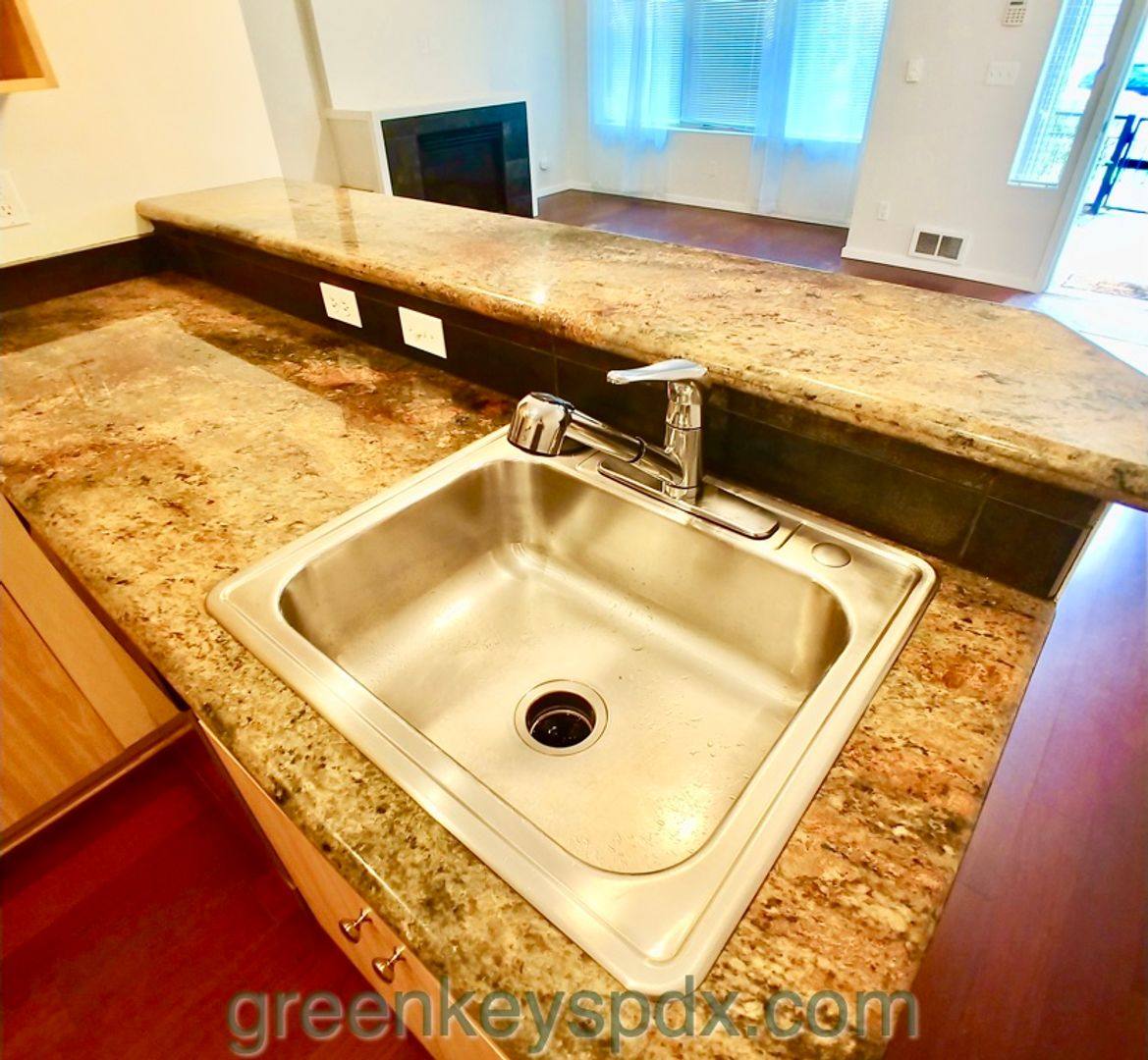 Condo for rent at 7550 N Burlington Ave, Portland, OR 97203