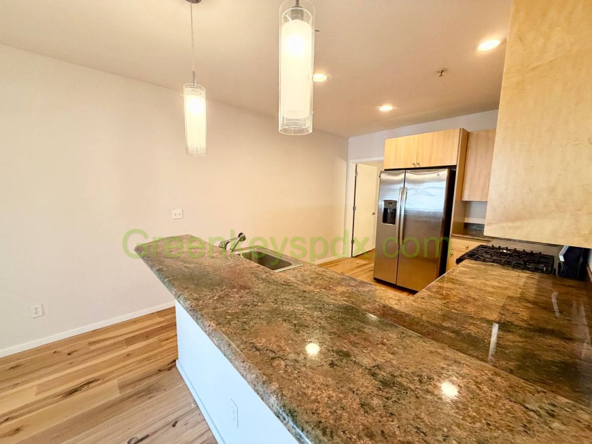 Condo for rent at 7550 N Burlington Ave, Portland, OR 97203