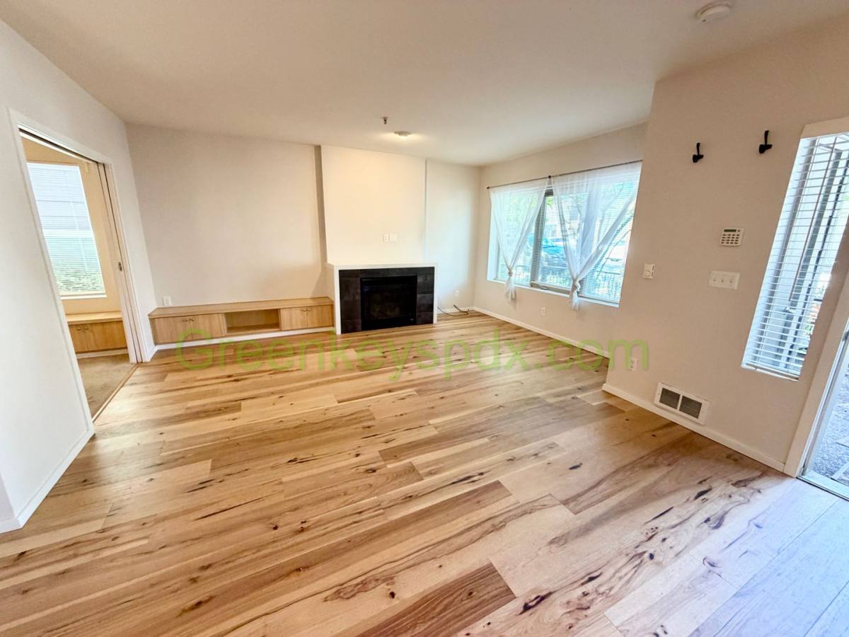 Condo for rent at 7550 N Burlington Ave, Portland, OR 97203