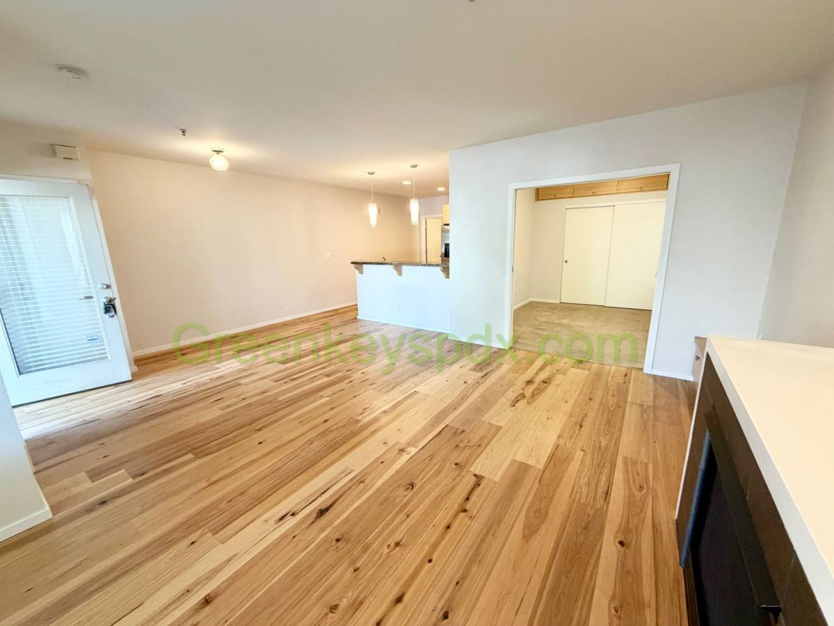 Condo for rent at 7550 N Burlington Ave, Portland, OR 97203