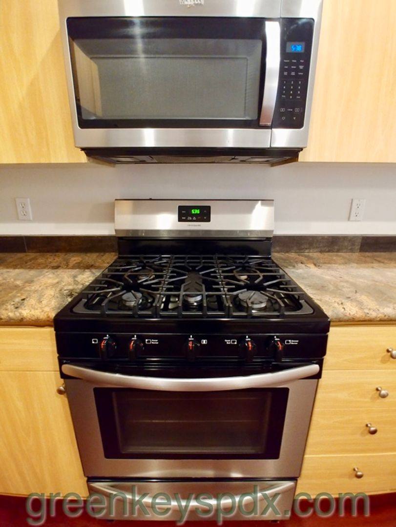 Condo for rent at 7550 N Burlington Ave, Portland, OR 97203