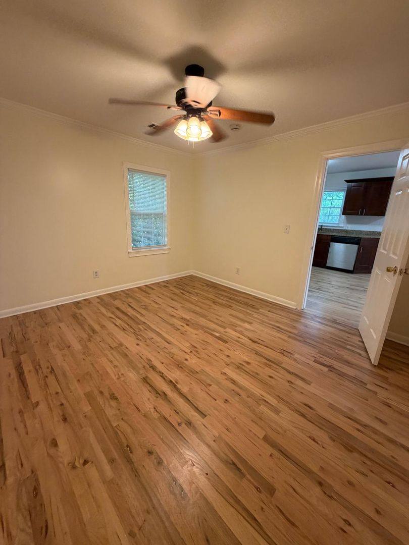 House for rent at 637 Parkdale Dr, Scottdale, GA 30079