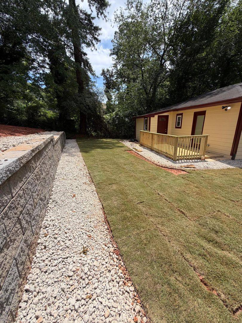 House for rent at 637 Parkdale Dr, Scottdale, GA 30079