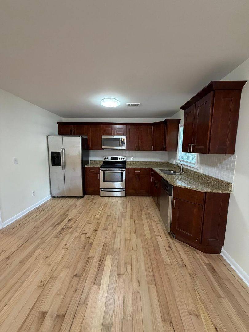 House for rent at 637 Parkdale Dr, Scottdale, GA 30079