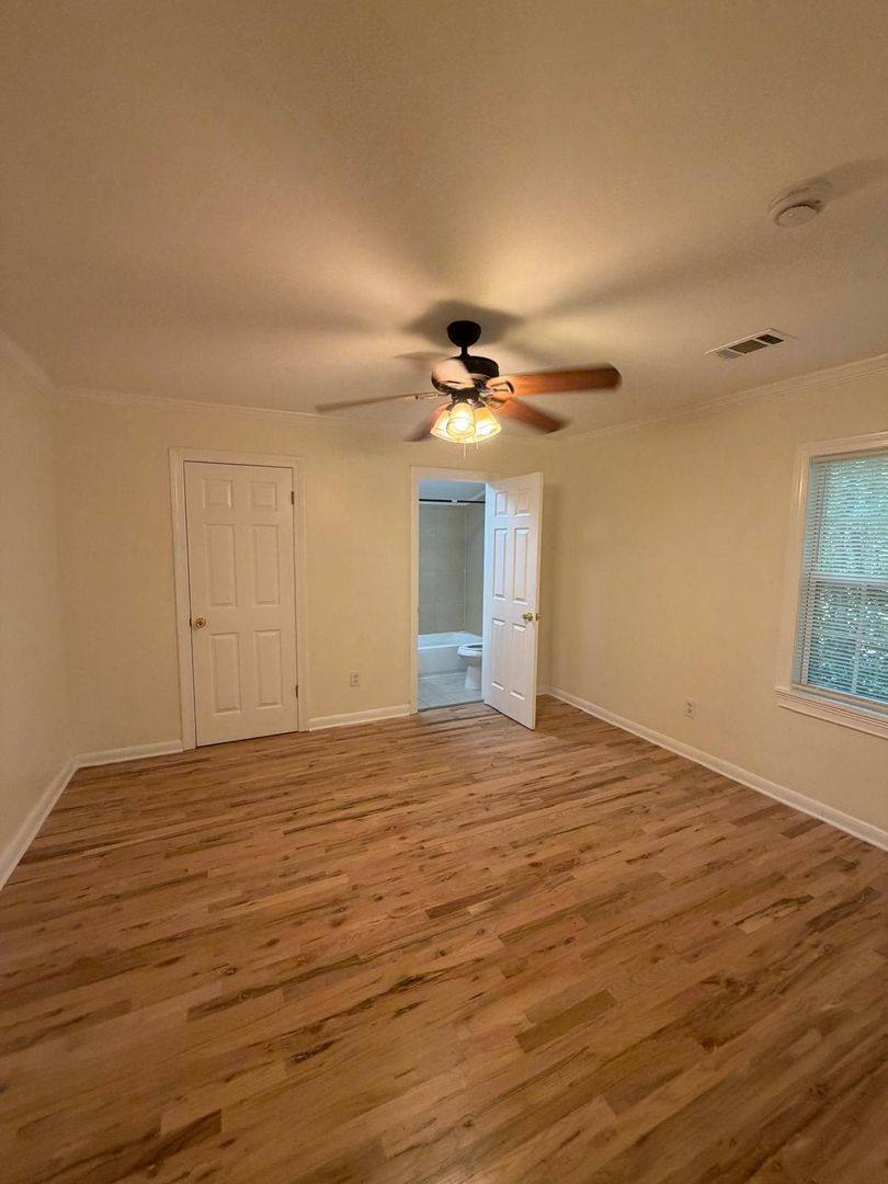 House for rent at 637 Parkdale Dr, Scottdale, GA 30079