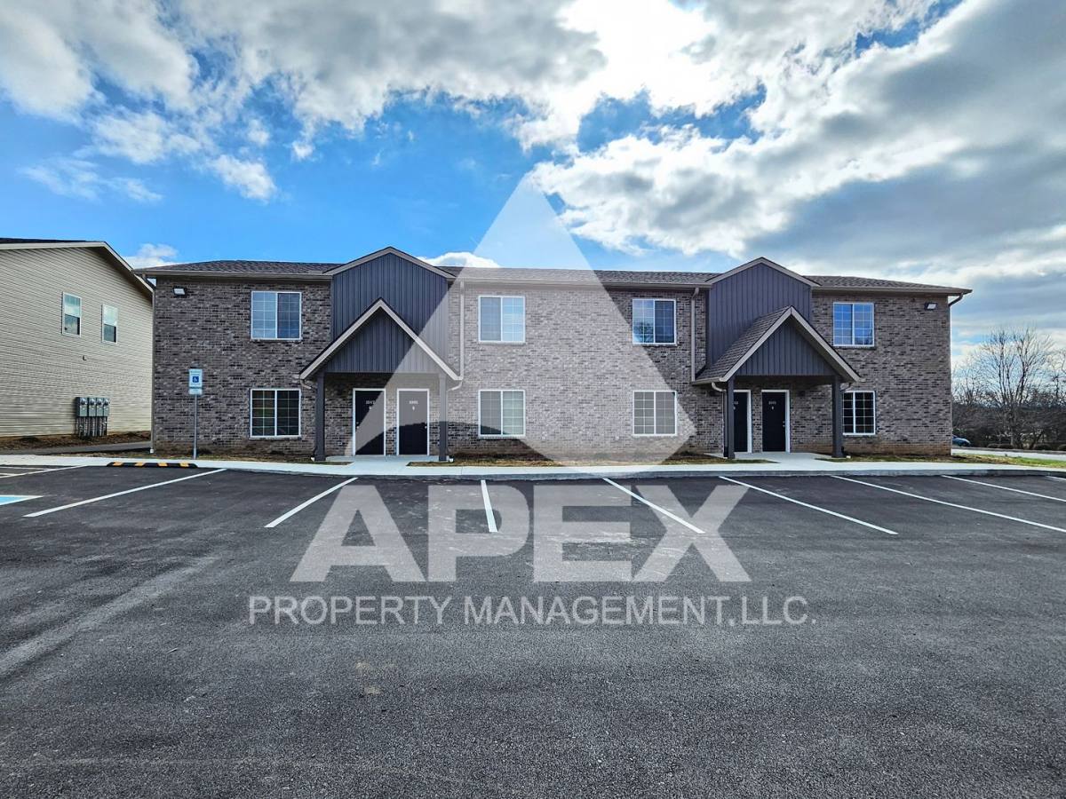 1540 E Old Topside, Louisville, TN 37777 - Townhouse for Rent - Image 2