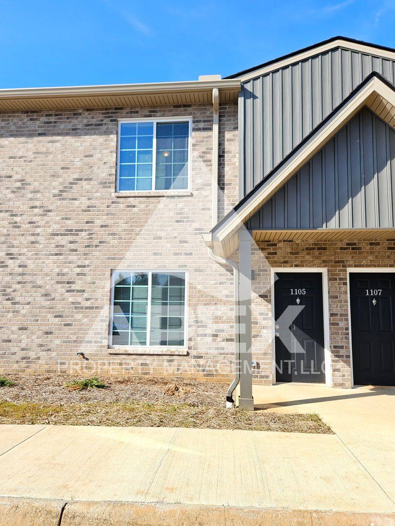 1540 E Old Topside, Louisville, TN 37777 - Townhouse for Rent - Image 3