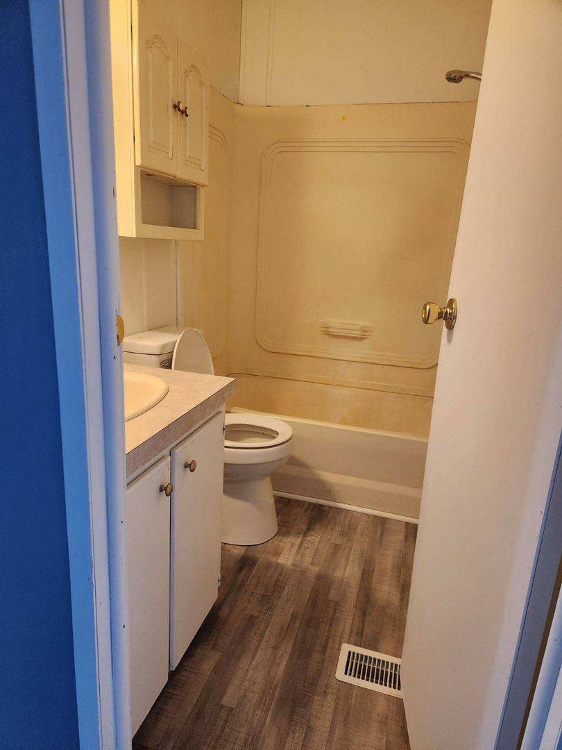 Apartment for rent at 11880 S 100 E, Fairmount, IN 46928