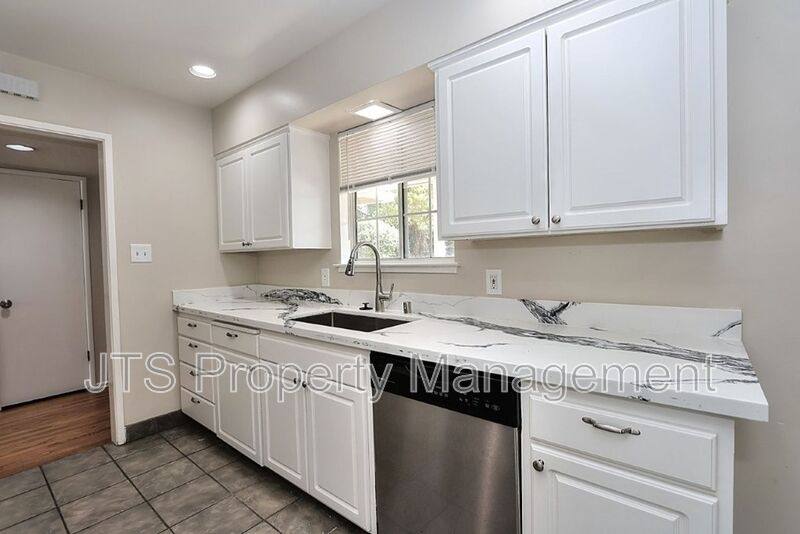 House for rent at 6565 S Land Park Dr, Sacramento, CA 95831
