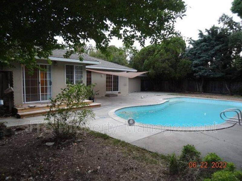 House for rent at 6565 S Land Park Dr, Sacramento, CA 95831