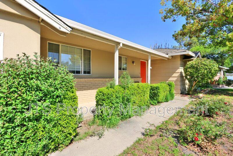 House for rent at 6565 S Land Park Dr, Sacramento, CA 95831