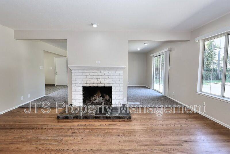 House for rent at 6565 S Land Park Dr, Sacramento, CA 95831