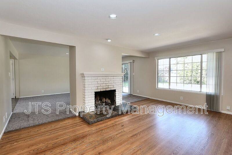 House for rent at 6565 S Land Park Dr, Sacramento, CA 95831