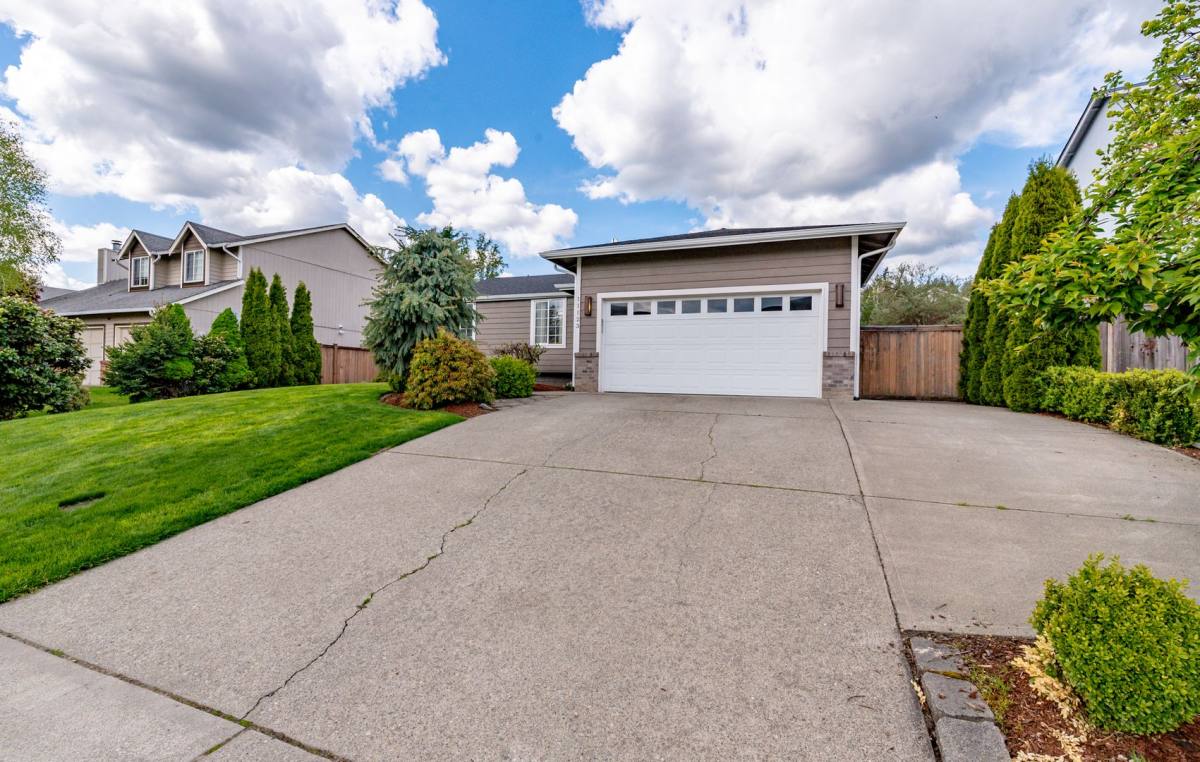 House for rent at 11123 172nd St E, Puyallup, WA 98374