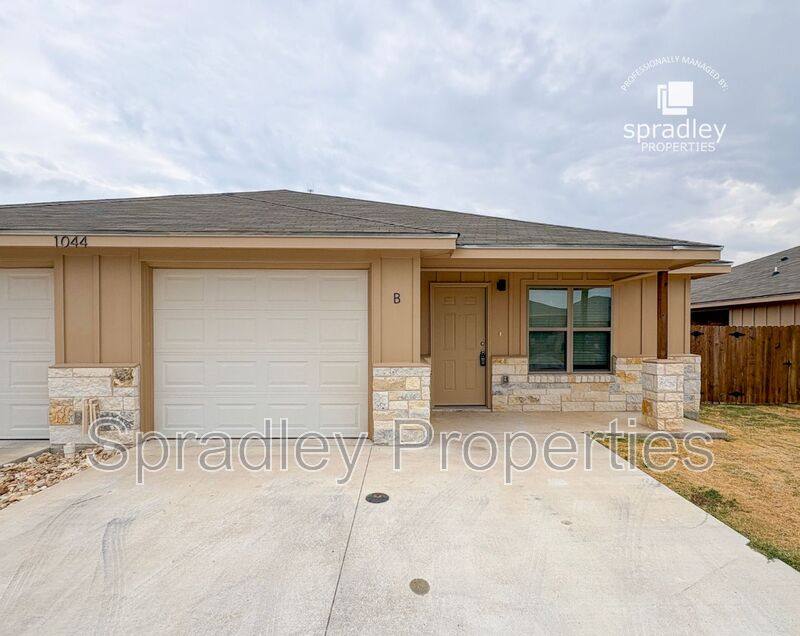 Apartment for rent at 1044B Mason Dr, Belton, TX 76513
