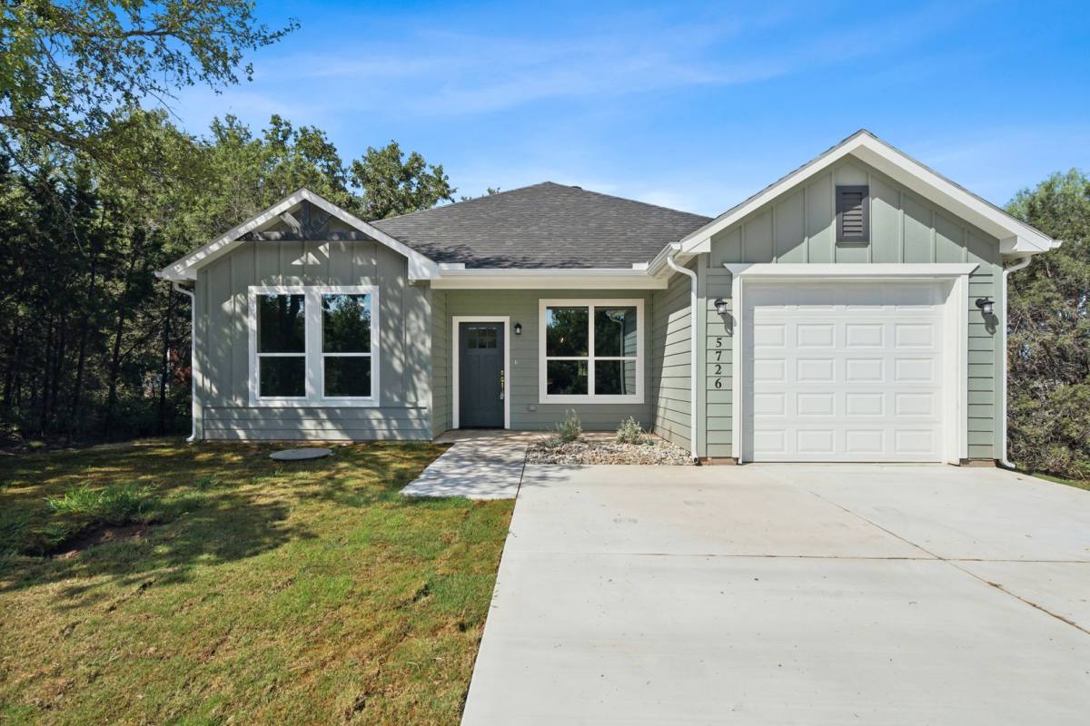 House for rent at 5726 Barkridge Dr, Granbury, TX 76048