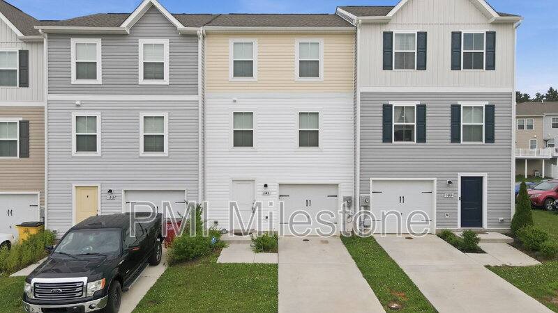 Townhouse for rent at 141 Perdiz Rd, Hedgesville, WV 25427