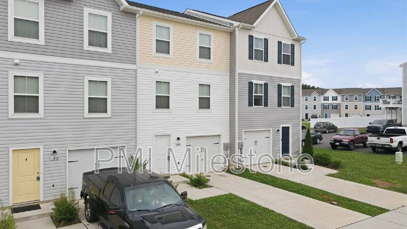 Townhouse for rent at 141 Perdiz Rd, Hedgesville, WV 25427