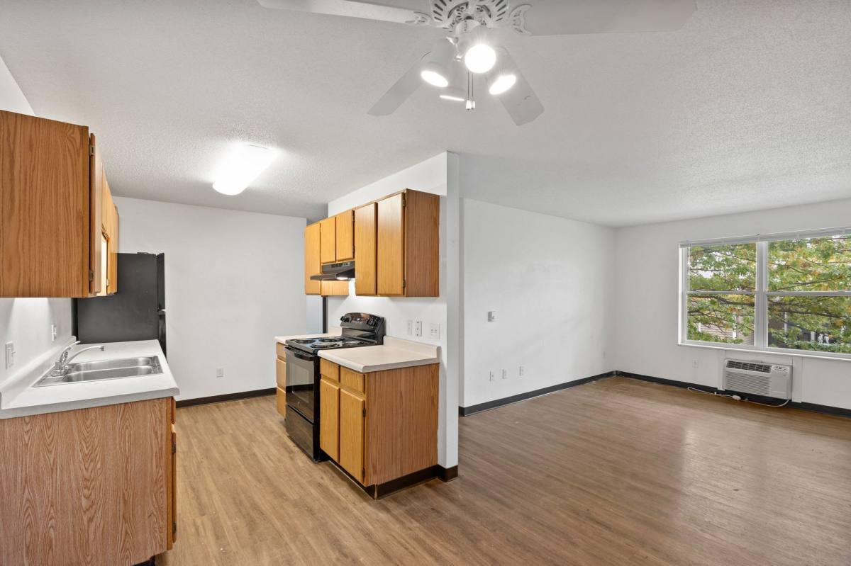 Apartment for rent at 611 W Van Weiss Blvd, West Burlington, IA 52655