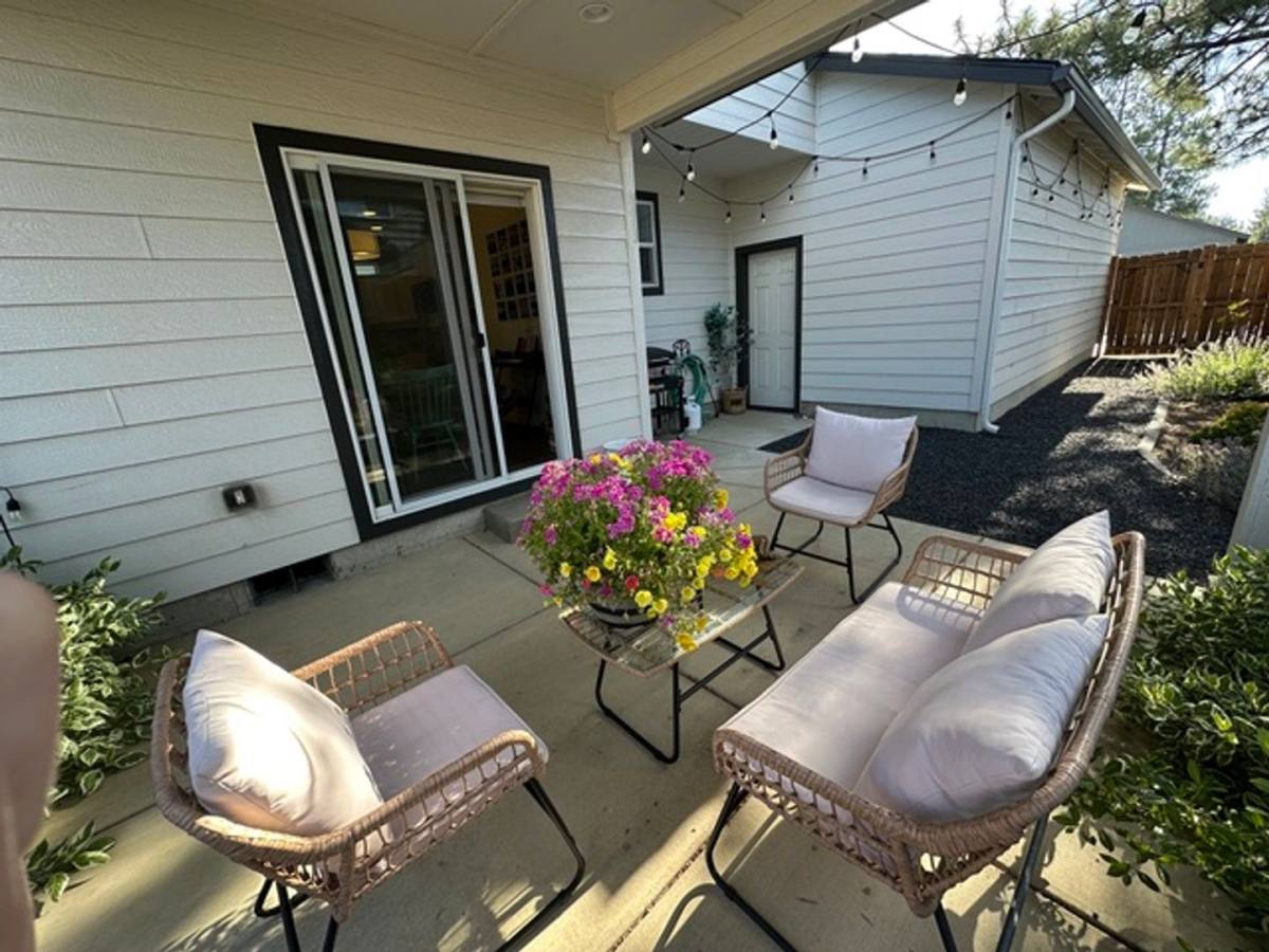 House for rent at 692 W Willitts St, Sisters, OR 97759