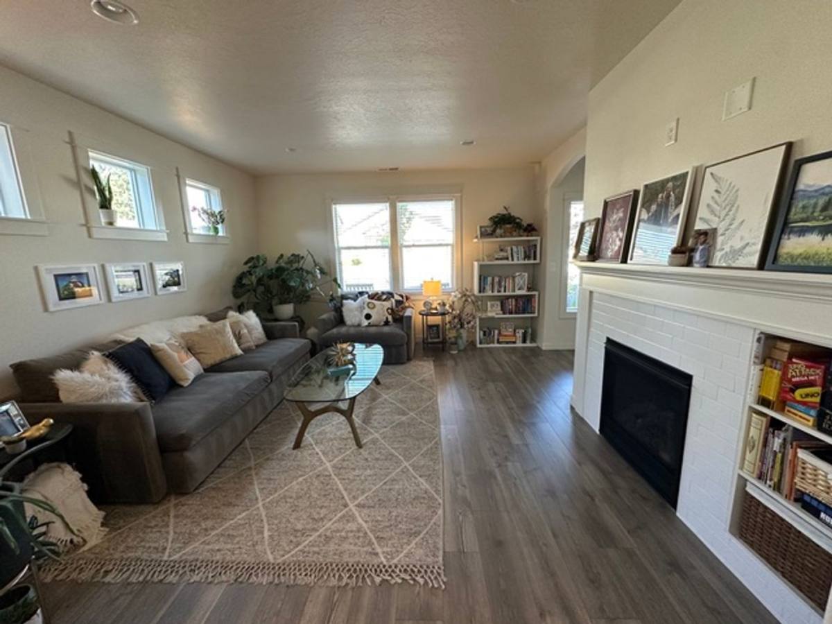 House for rent at 692 W Willitts St, Sisters, OR 97759