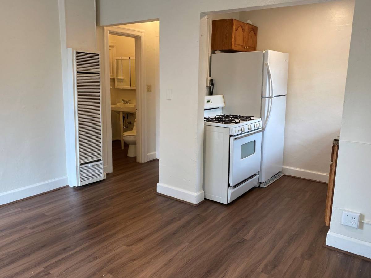 Apartment for rent at 926 N 104th St, Seattle, WA 98133