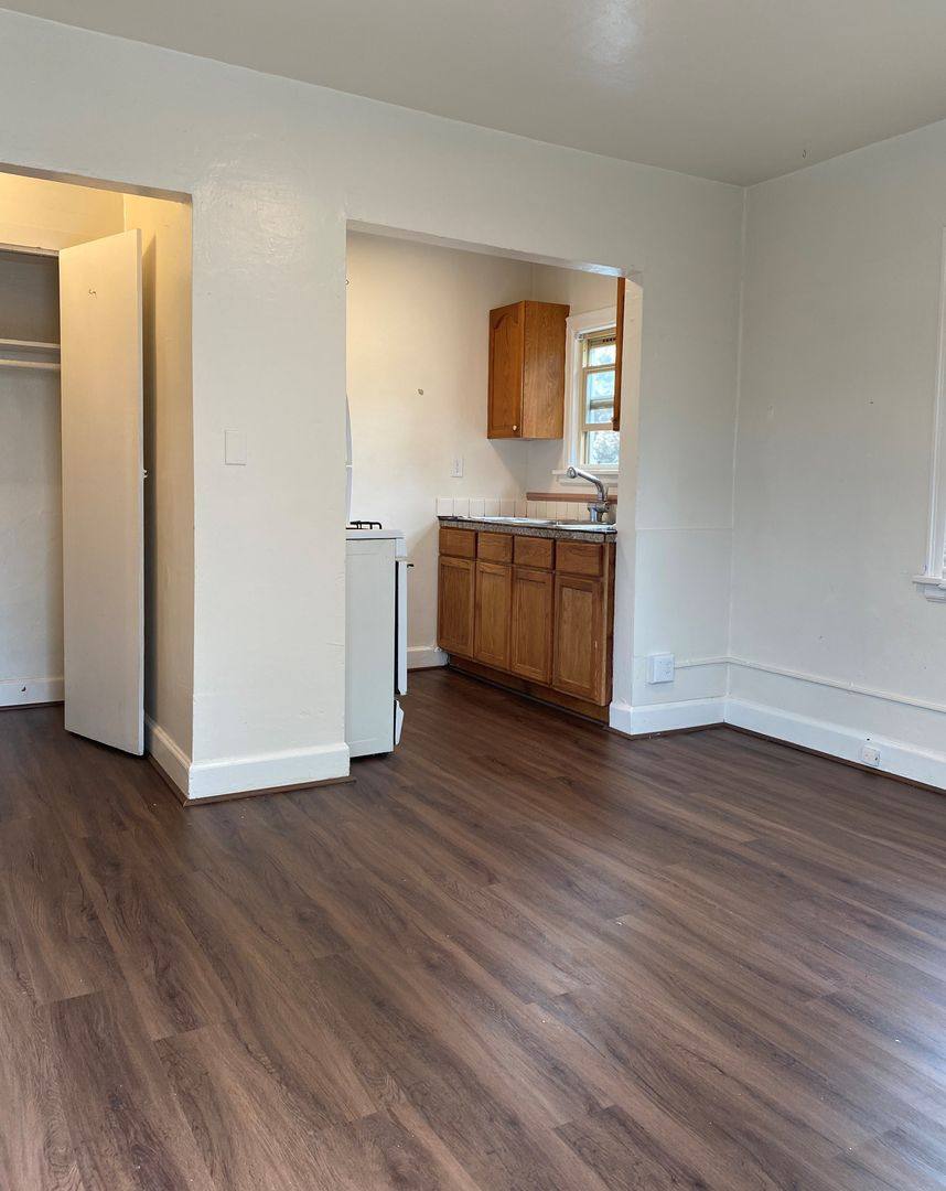 Apartment for rent at 926 N 104th St, Seattle, WA 98133