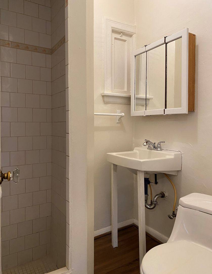 Apartment for rent at 926 N 104th St, Seattle, WA 98133