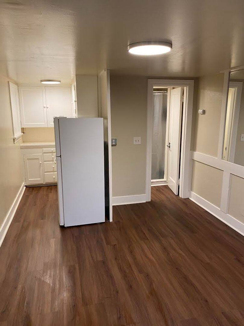 Apartment for rent at 926 N 104th St, Seattle, WA 98133