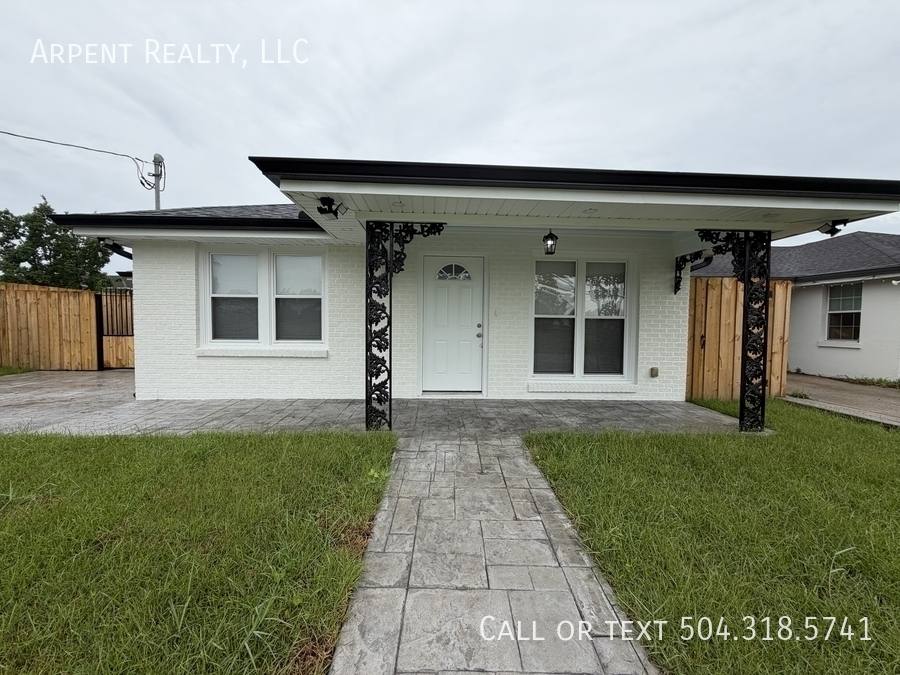 Apartment for rent at 1720 Aycock St #A, Arabi, LA 70032