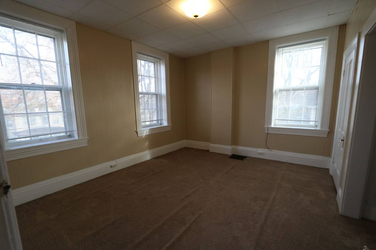 Apartment for rent at 1103 S 5th St, Burlington, IA 52601