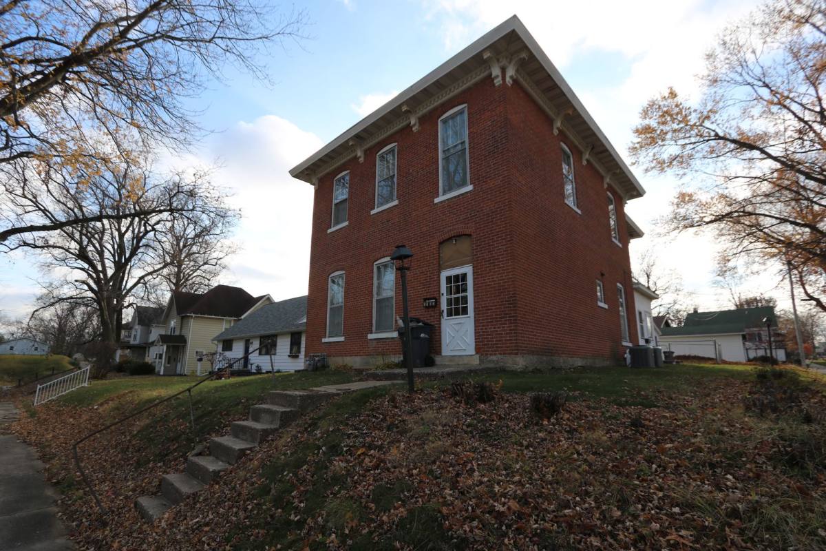 Apartment for rent at 1103 S 5th St, Burlington, IA 52601
