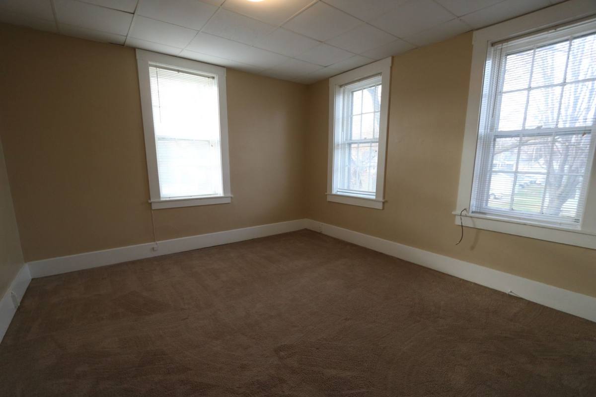 Apartment for rent at 1103 S 5th St, Burlington, IA 52601