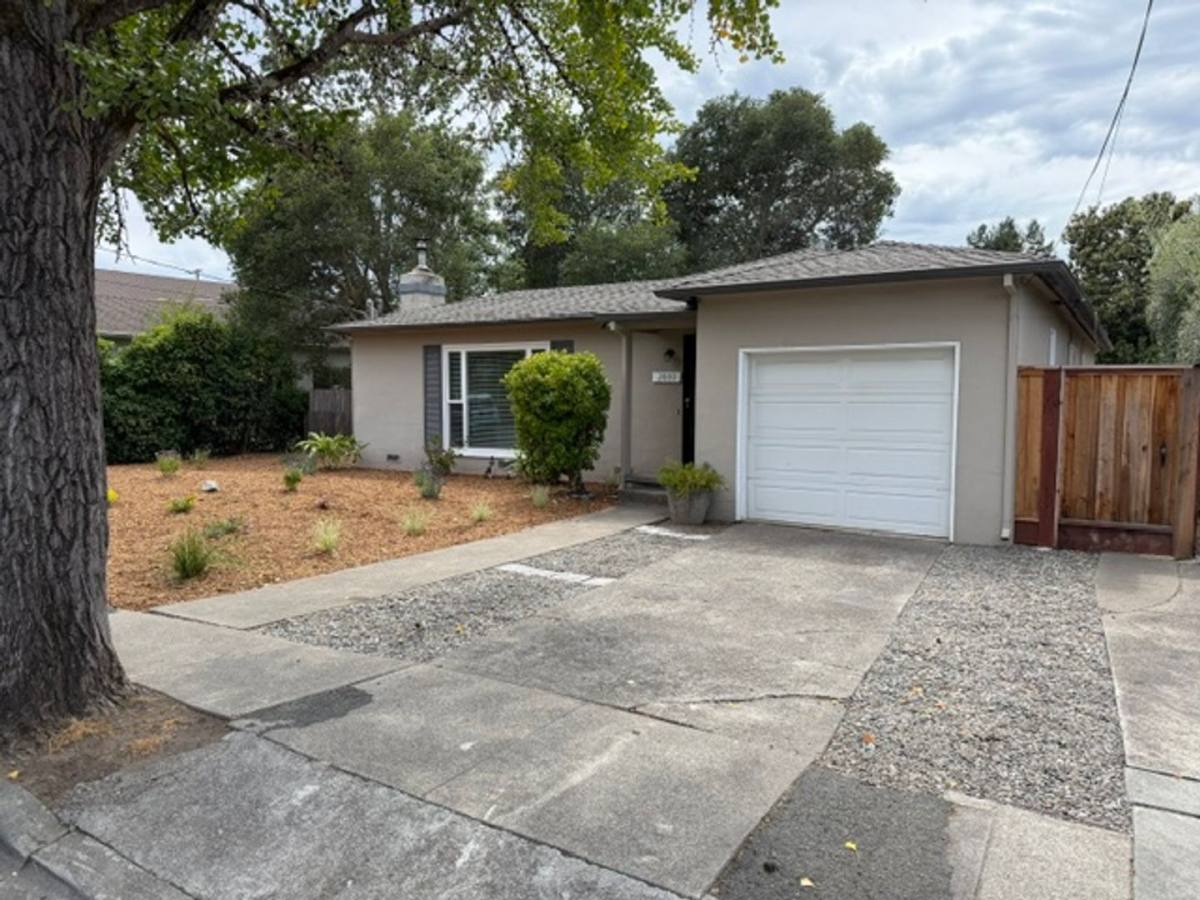 House for rent at 2009 Orchard St, Santa Rosa, CA 95404